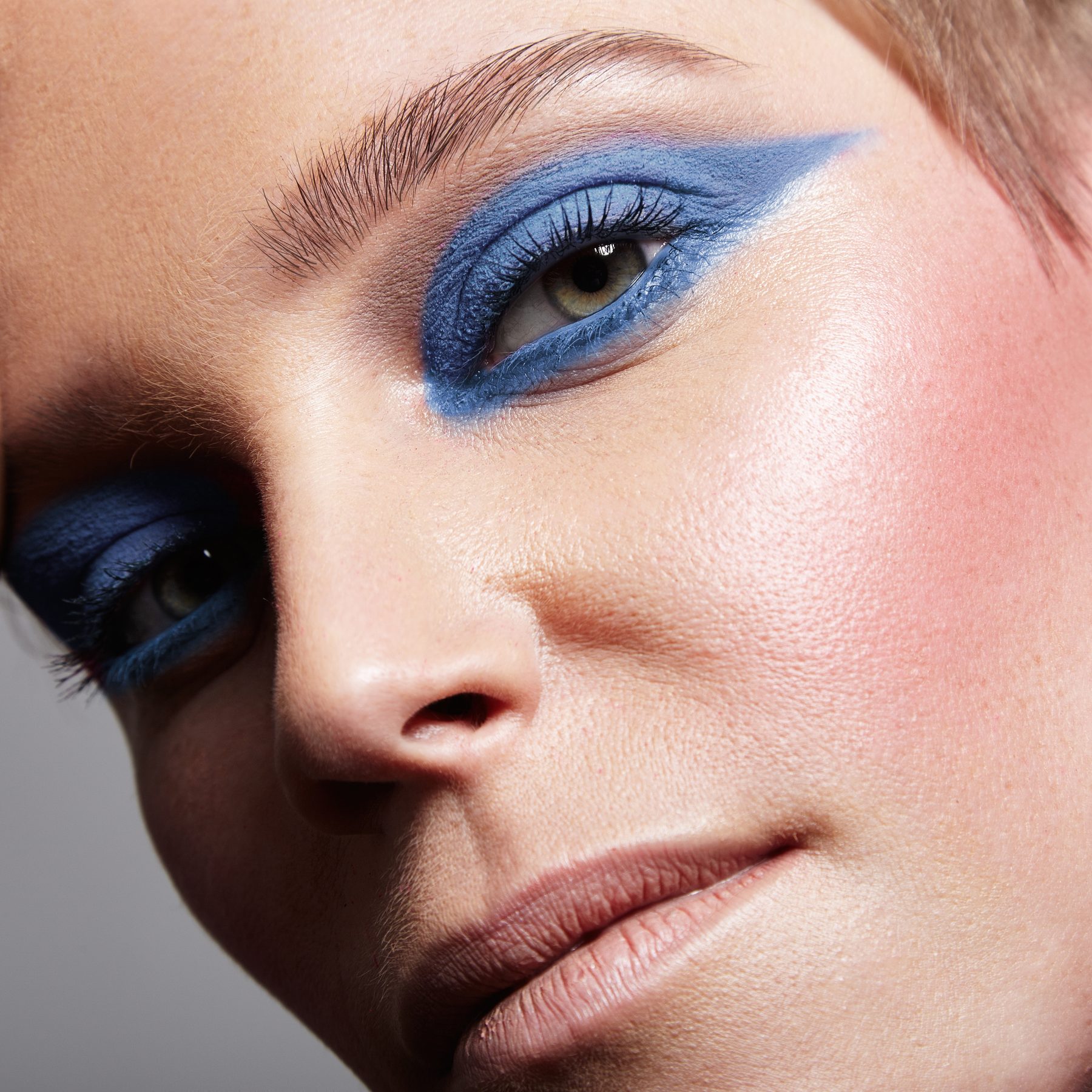 Trucco occhi naturale in primo piano